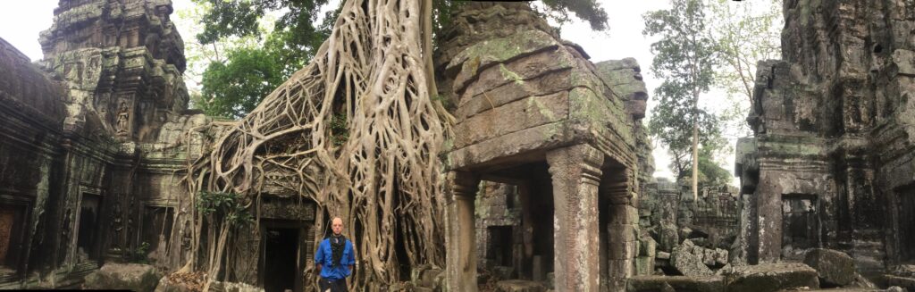 EatPrayGreg.com Greg and Angkor Thom