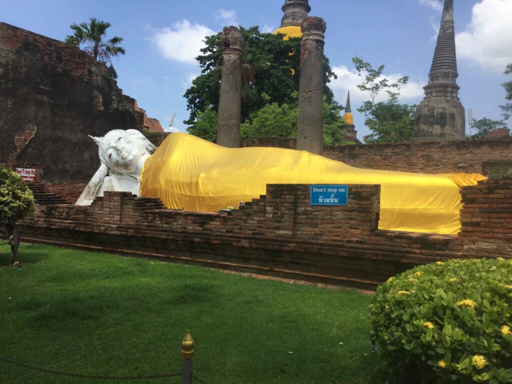 EatPrayGreg.com Recling Buddha at Wat Yai Chai Mongkol